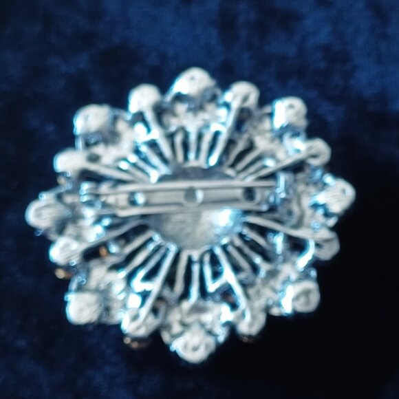 Gorgeous Peridot color Rhinestone brooch - Picture 4 of 5